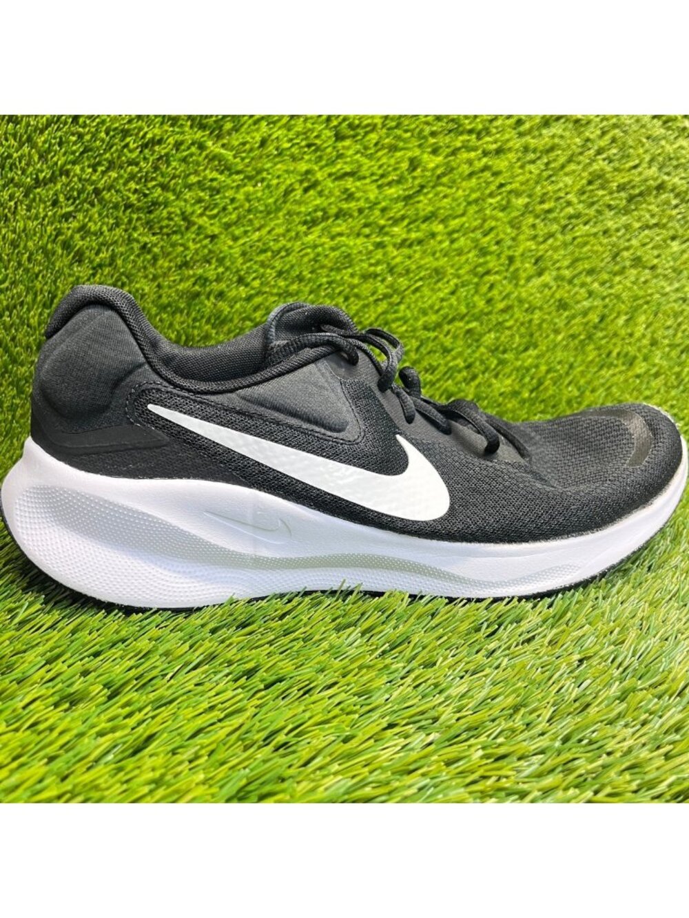 Nike Revolution 7 Mens Size 11 Black White Athletic Running Shoes Sneakers